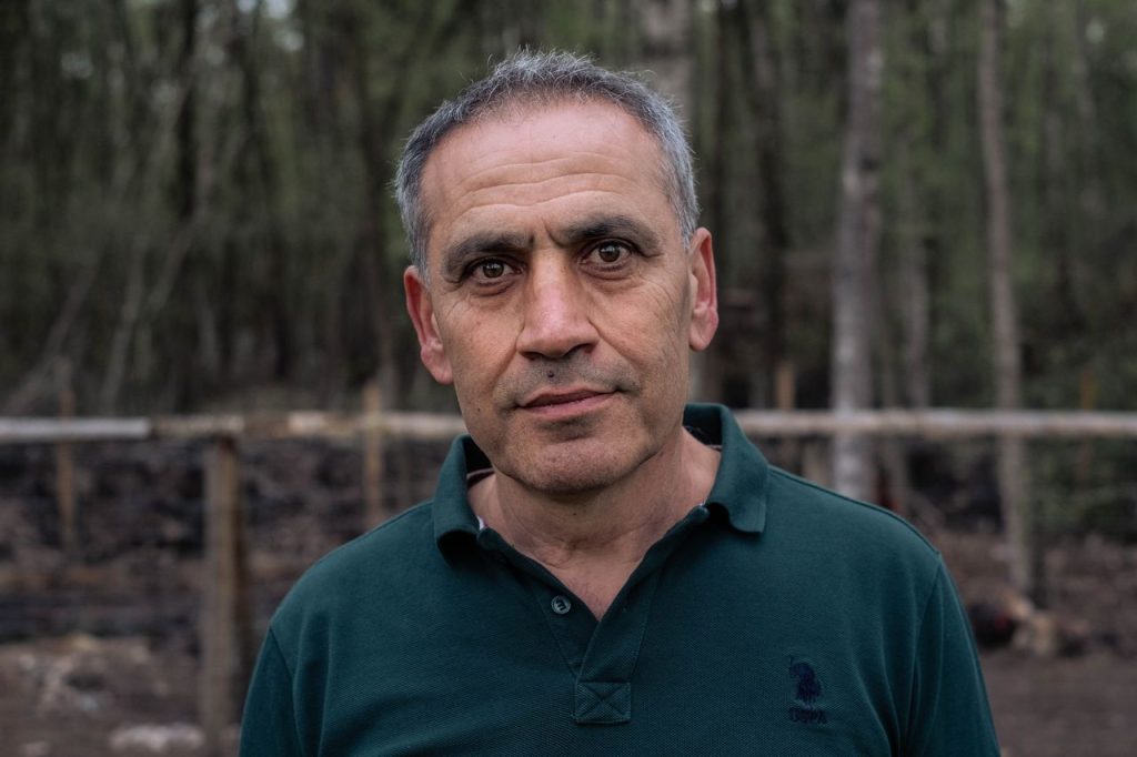 Deniz Ates klaagt het watervalsysteem in ons onderwijs aan