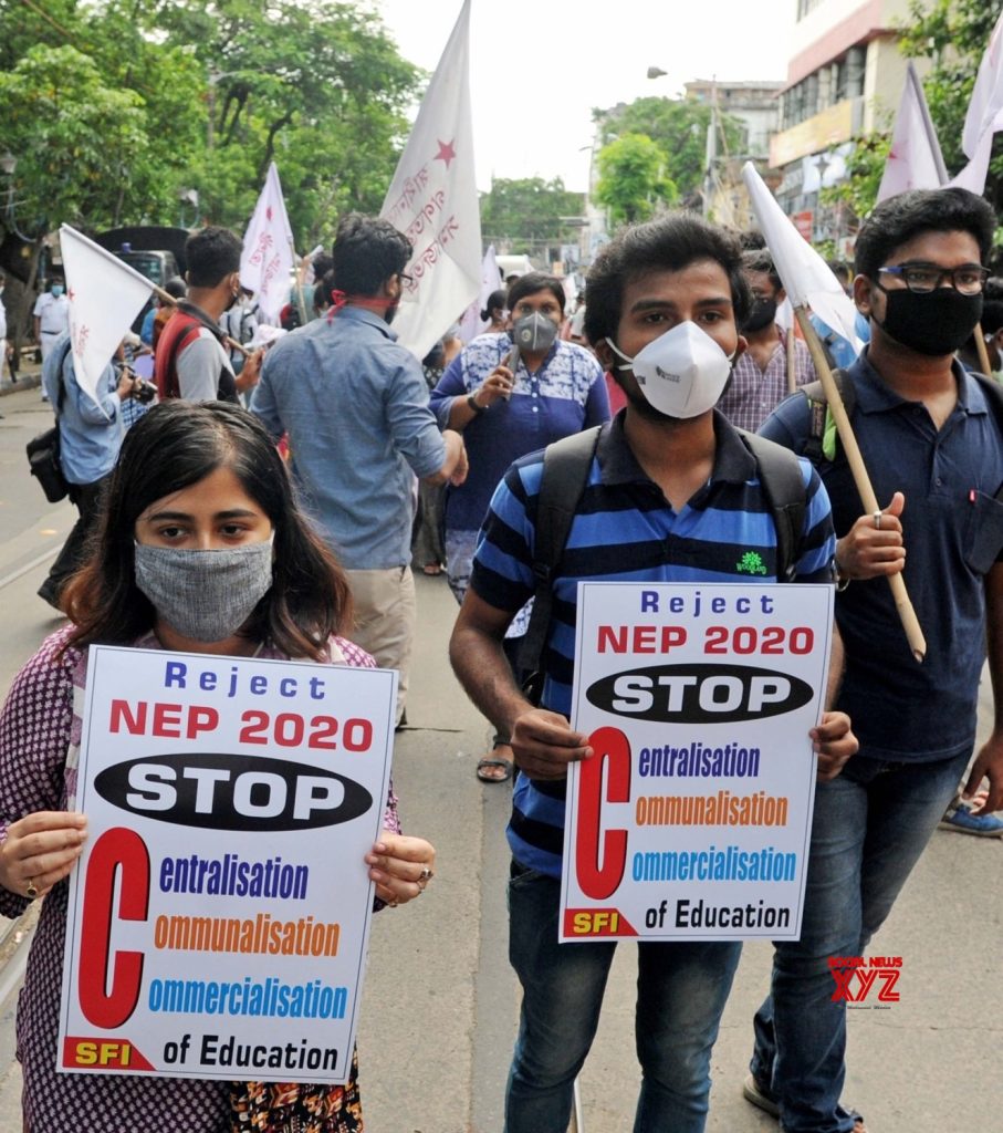 Studenten van de Students’ Federation of India (SFI) houden op 31 juli 2020 een protestmars tegen de NEP in Kolkata, West-Bengalen (foto: SocialNewsXYZ-India). 