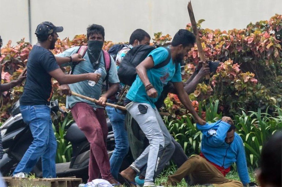 Violent clashes between pro- and anti-government protesters in Colombo