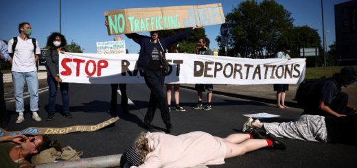 Britse mensenrechtenactivisten protesteren begin juni tegen de geplande deportatie van asielzoekers naar Rwanda