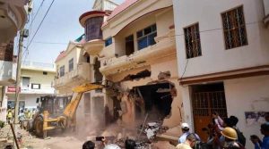 Op zondag 12 juni werd het huis van moslimactiviste Afreen Fatima in Prayagraj (Uttar Pradesh) met een bulldozer gesloopt