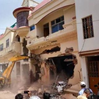 Op zondag 12 juni werd het huis van moslimactiviste Afreen Fatima in Prayagraj (Uttar Pradesh) met een bulldozer gesloopt