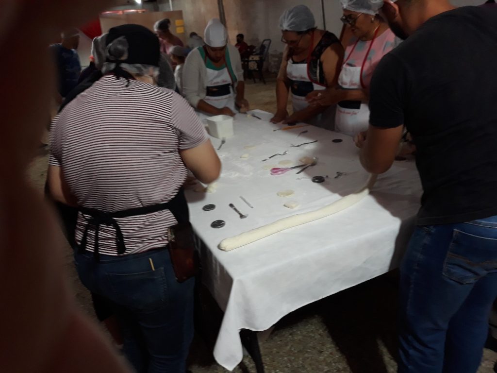 Tijdens het feest Santo Divino in Pirenópolis worden verônicas gemaakt uit suikerriet en eieren 