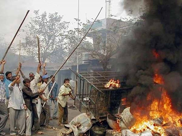 foto rellen in India wegens vrijlating moordenaars