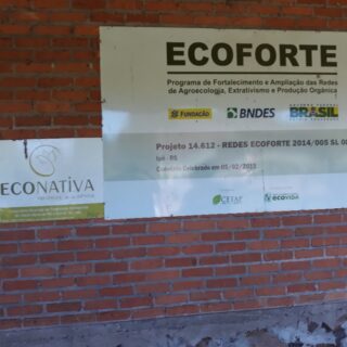 Een bord ‘Ecoforte’ aan de ingang van het bedrijf van Vilmar herinnert nog aan de tijd dat de overheden de lokale biodiversiteit actief ondersteunden