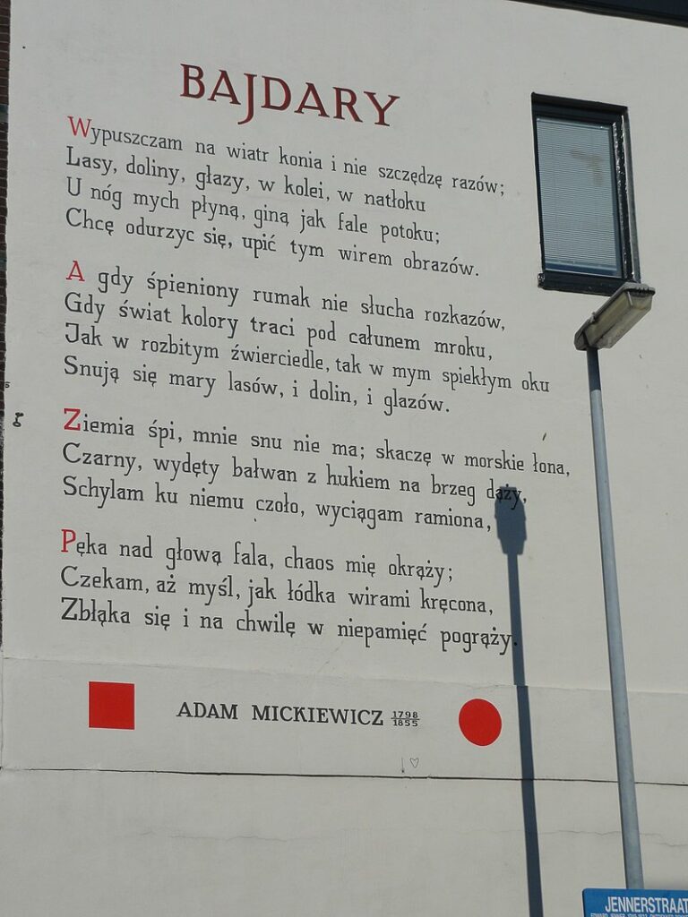 Leiden werkte een ‘Poolse wandeling in Leiden’ uit die de wandelaar onder andere met het muurgedicht ‘Bajdary’ van Adam Mickiewicz  confronteert