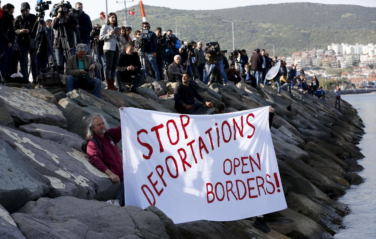 Een actie tegen de deportatie van asielzoekers in een Turkse haven.