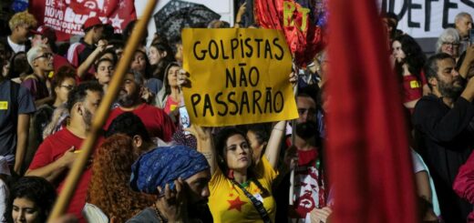 In tientallen Braziliaanse steden kwamen in januari 2023 mensen op straat om te protesteren tegen de poging tot staatsgreep van de bolsonaristen. Zij betuigden hun steun aan president Lula da Silva (foto: Globo.br).