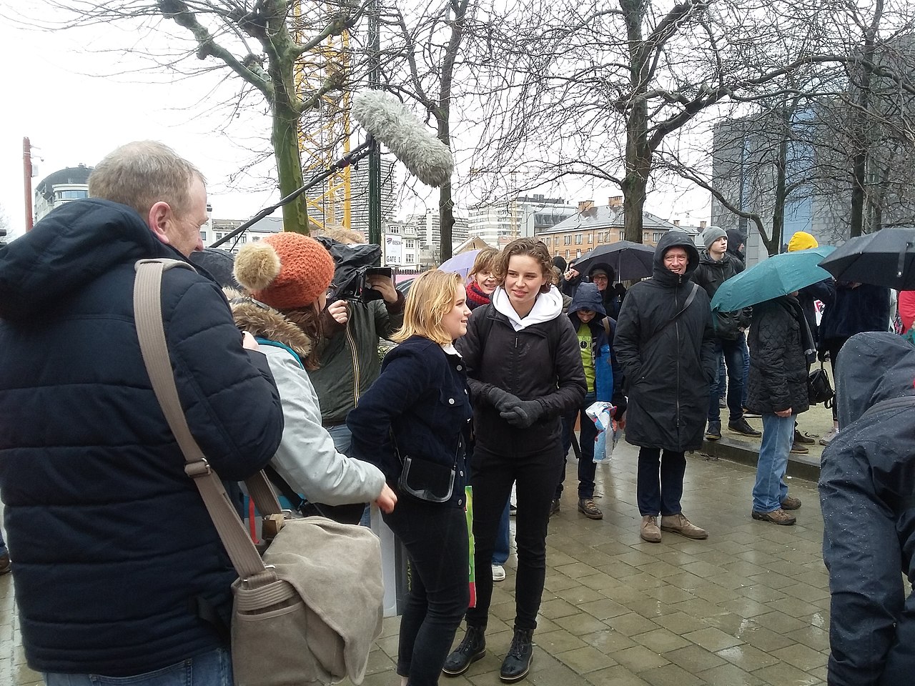 Klimaatactiviste Anuna De Wever (Youth for Climate) tijdens de eerste klimaatmars op zondag 27 januari 2019 in Brussel (foto: Wikipedia).