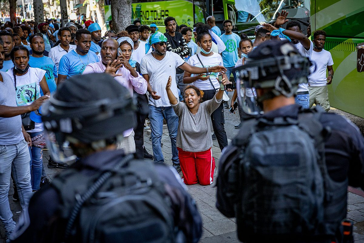 Eritrean asylum seekers who oppose the regime in Eritrea protest outside a conference of regime supporters in south Tel Aviv, September 2, 2023 (foto: Itai Ron/Flash90).